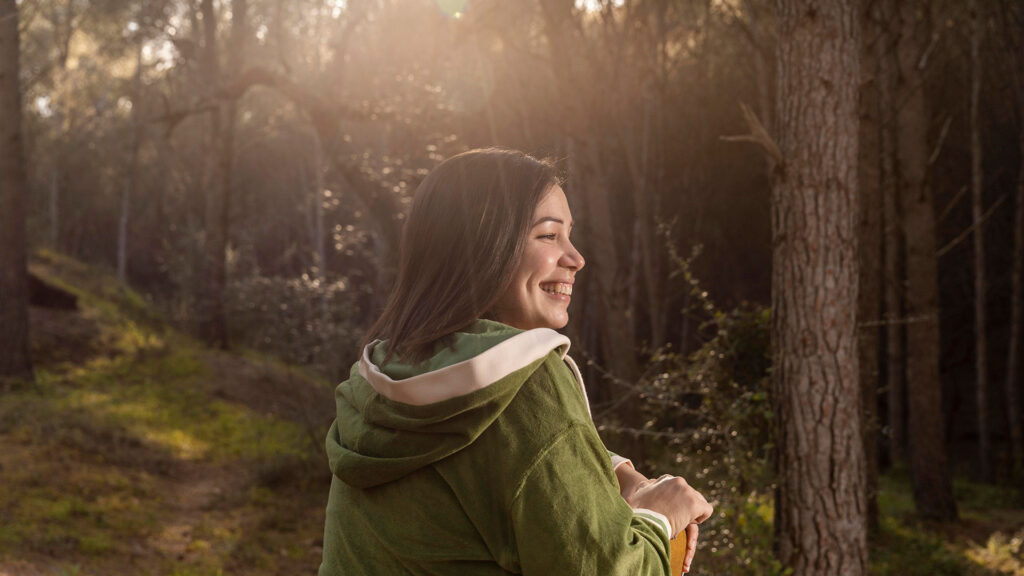 Viver com lúpus é desafiador, mas com o tratamento correto, alimentação saudável, atividade física e apoio emocional, é possível levar uma vida ativa e equilibrada. Neste artigo, entenda como adotar hábitos que promovem bem-estar e controle da doença.